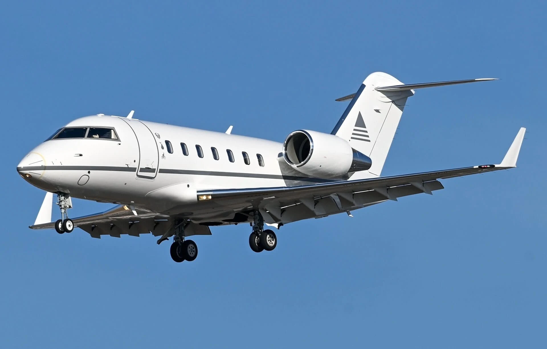 Bombardier Challenger 650 Heavy Private Jet Approaching Runway