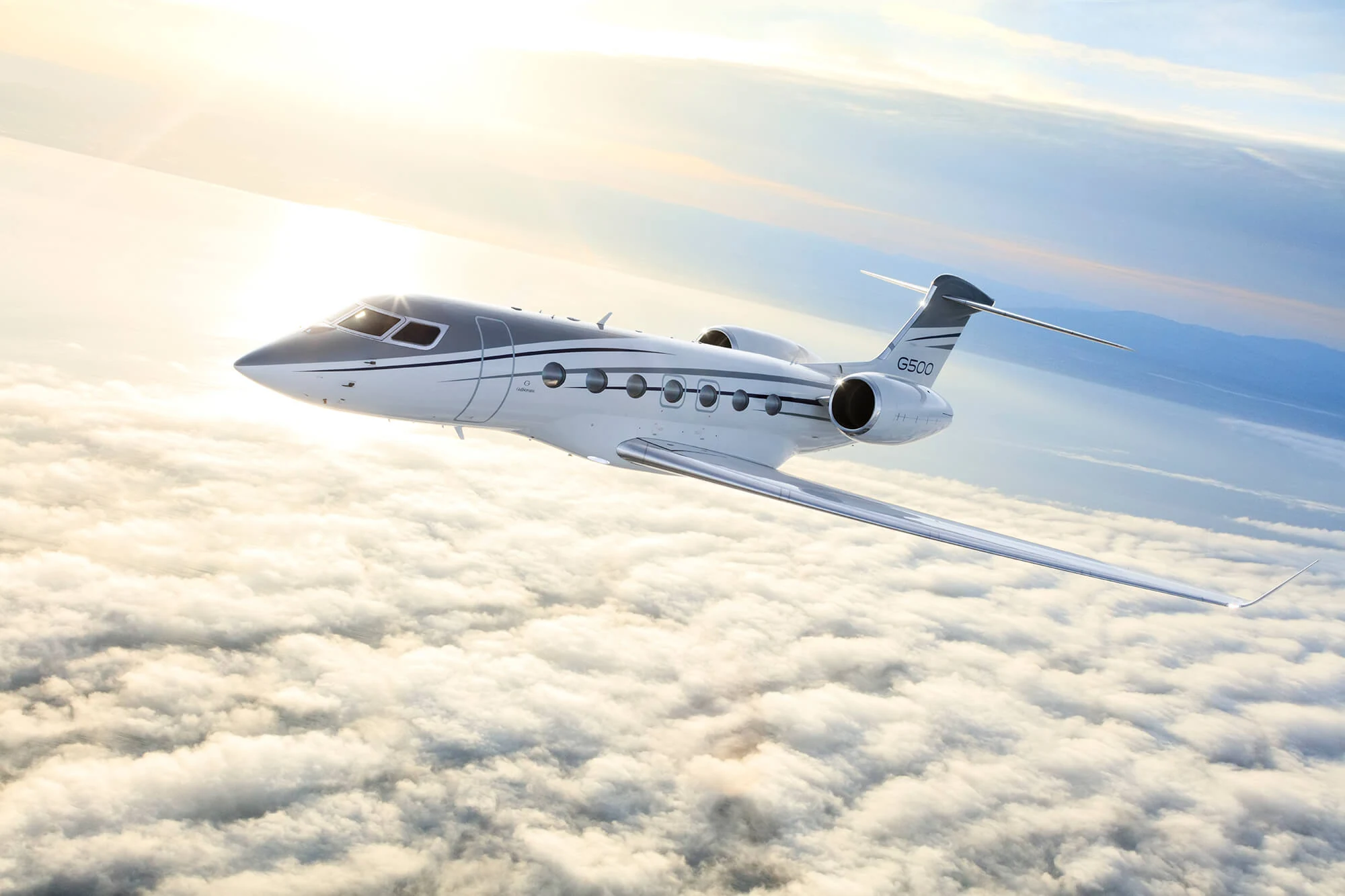 Gulfstream G500 Ultra-Long-Range Private Jet Banking in Sunlight